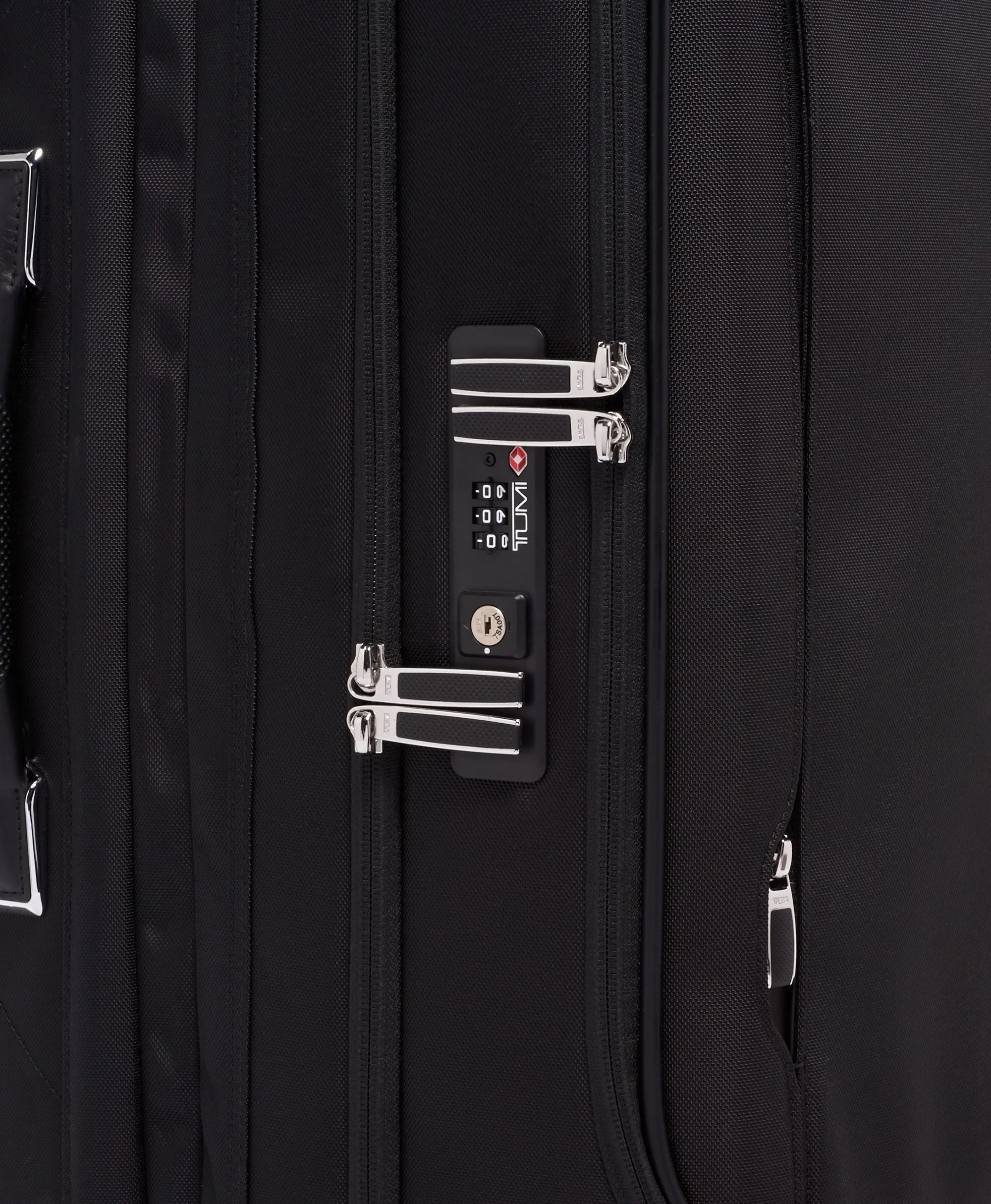 Tumi Arrivé Short Trip Dual Access 4 Wheeled Packing Case Medium Luggage